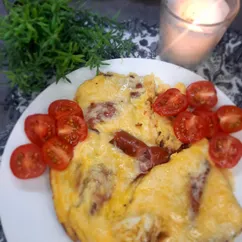 Яичница с сыром и сосисками