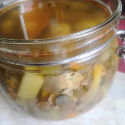 Суп с чечевицей, цукини и картошкой на свином бульоне