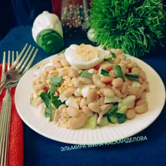 Салат с консервированной фасолью