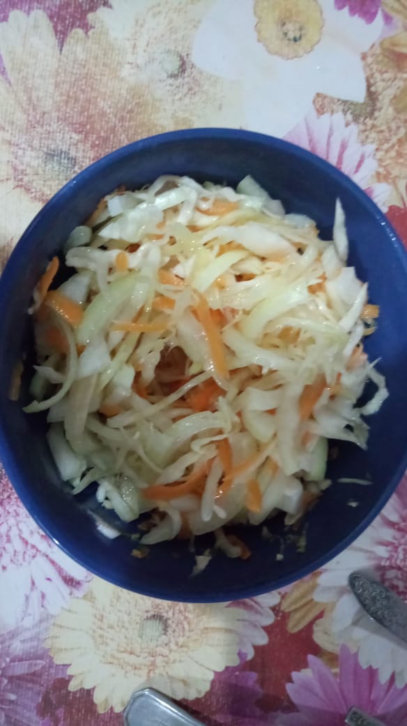 Салат из соленой капусты