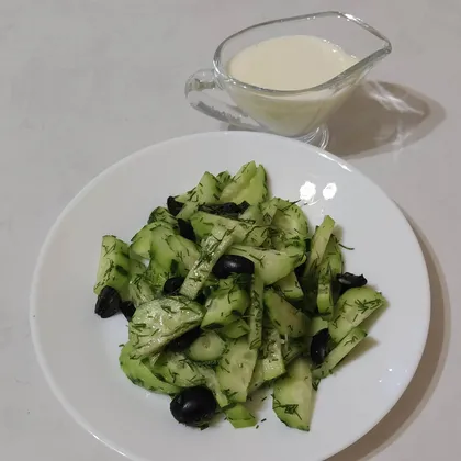 Салат из огурцов с оливками