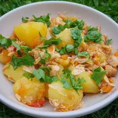 Молодая картошка с курицей и овощами🍅🌶 в мультиварке