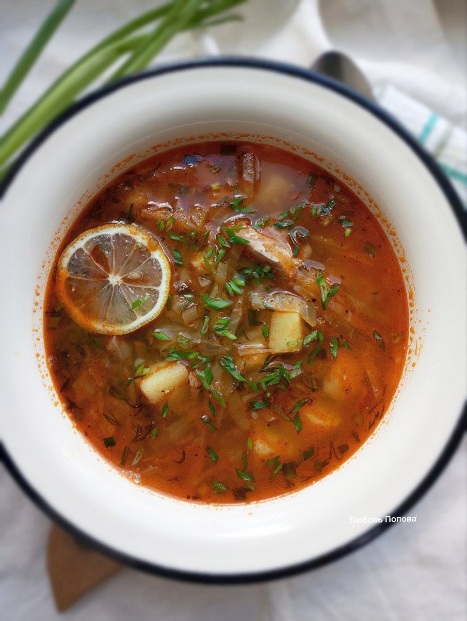 Щи из свинины с молодой капустой 