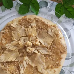 Пирог с грецкими орехами и медом