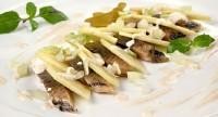 Сельдь в сметане с яблоками и луком