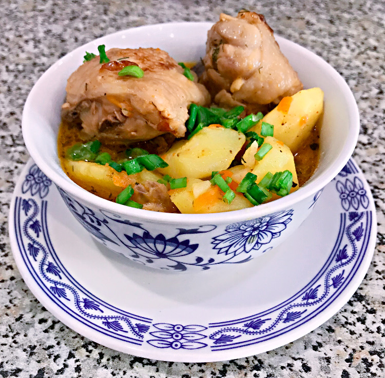 Тушёный картофель с курицей