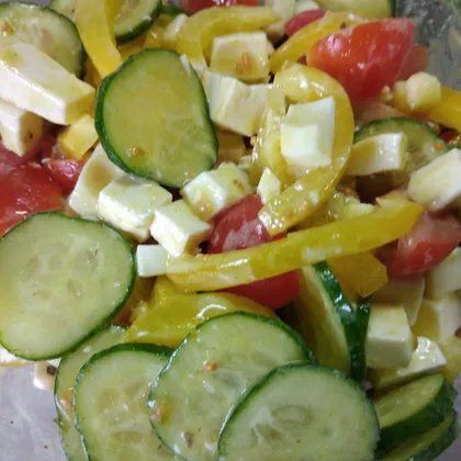 Салат из овощей с горчичной заправкой