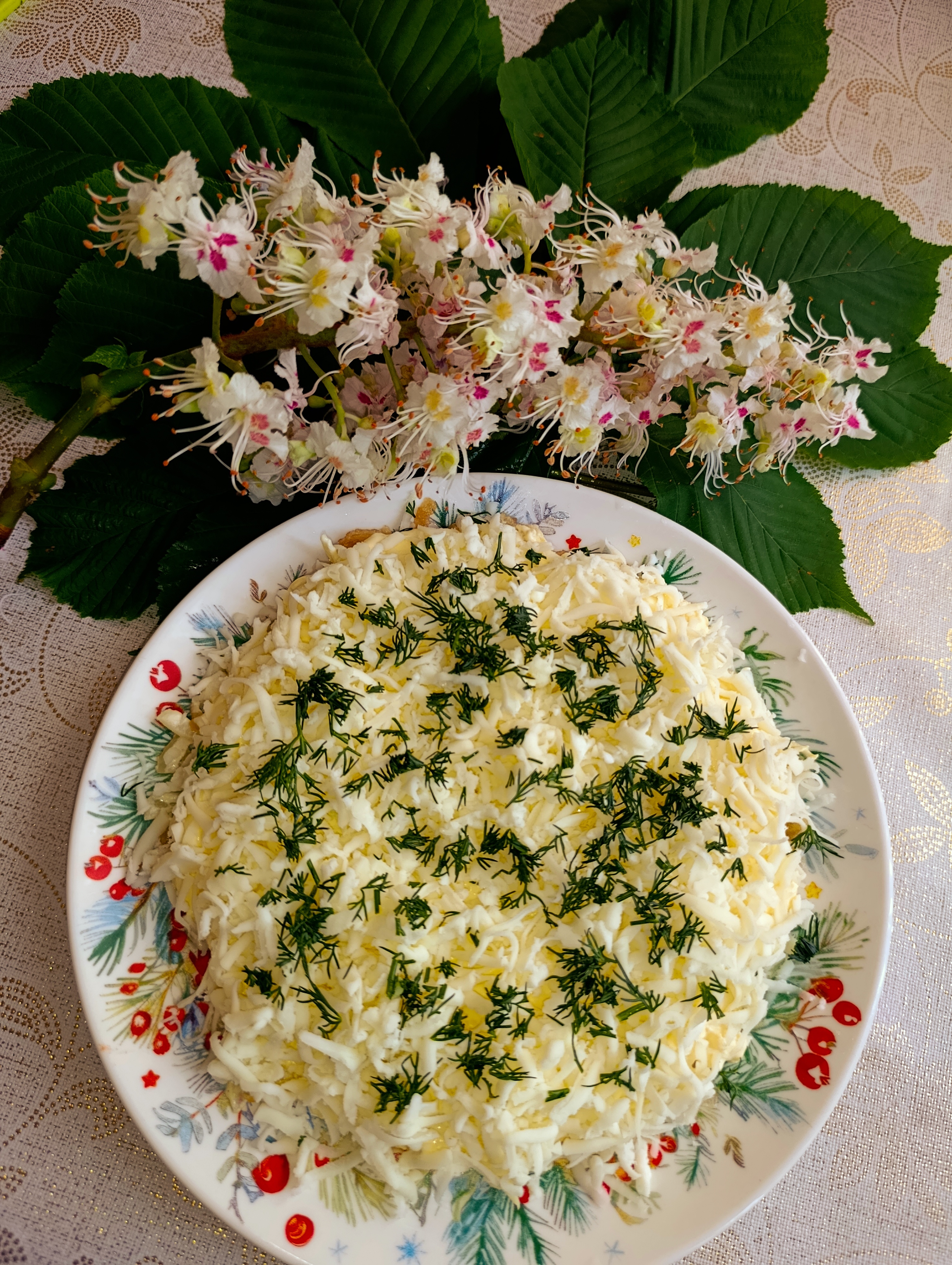 Французский салат с луком и яблоком