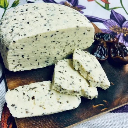 Домашний творожный сыр со специями и семенами чиа