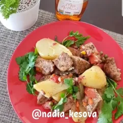 Тушёное мясо с мёдом и гранатом