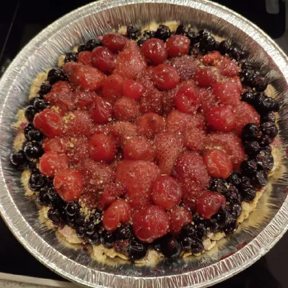 Овсяный пирог с ягодами и творогом -зимний вариант