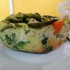 Фриттато с курицей и овощами