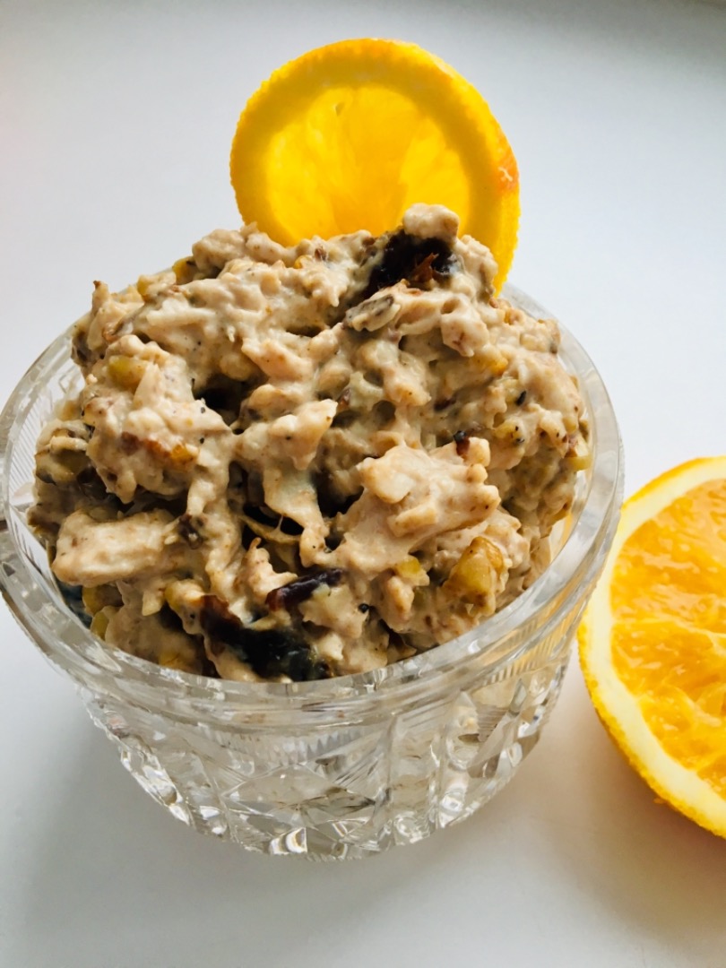 Салат из цыплёнка, чернослива и грецких орехов