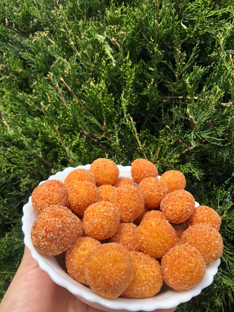 Сырные шарики с оливками в укропе
