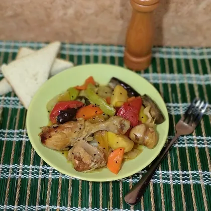 Курица с овощами тушеная в афганском казане
