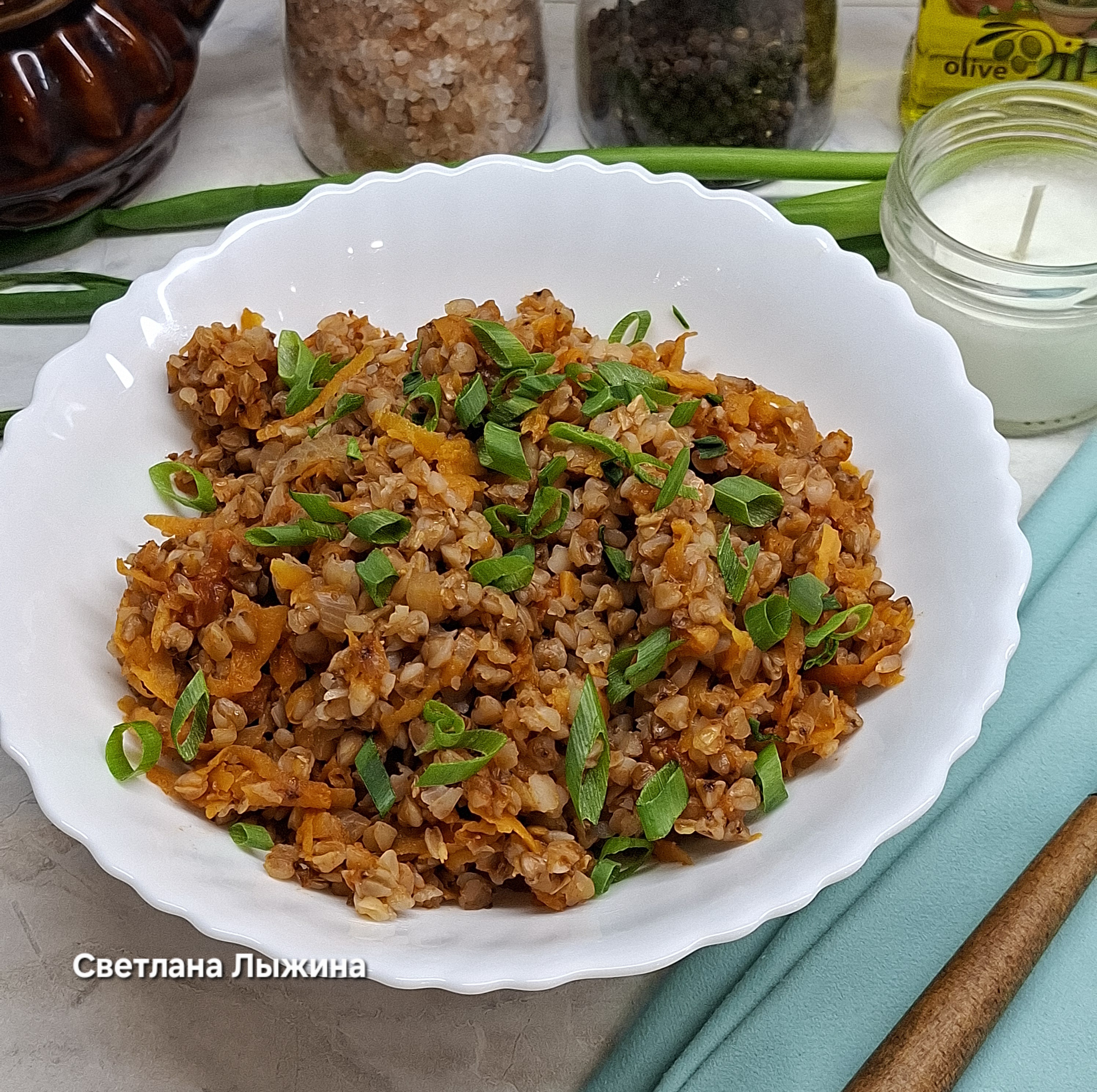 Гречка с помидорами на сковороде