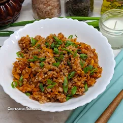 Гречка с помидорами на сковороде