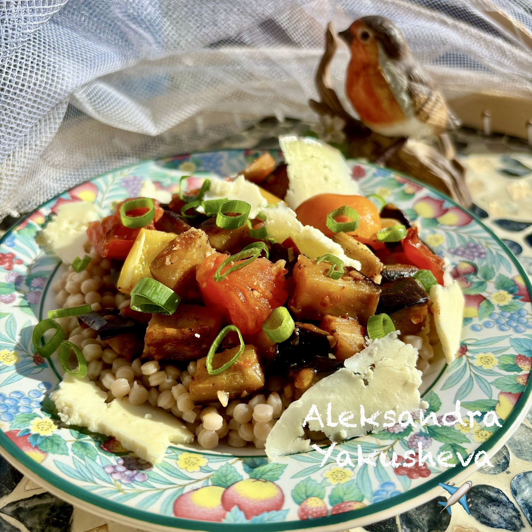 Теплый салат из баклажанов с пастой «Кус-кус» и копченым сыром