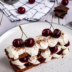 Мильфей (mille-feuille) — французский Наполеон с черешней 🍒