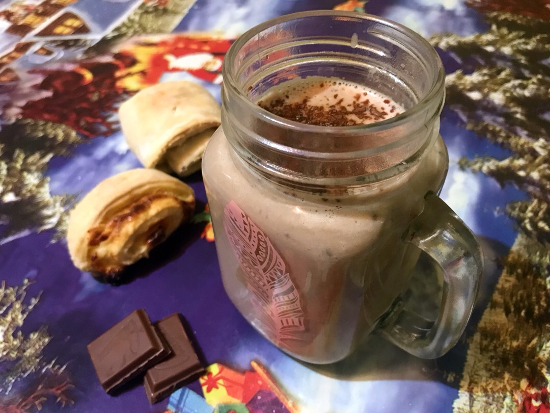 Горячий банановый коктейль с шоколадом
