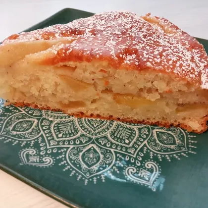 Шарлотка с яблоками 🥧-нежная и ароматная😋