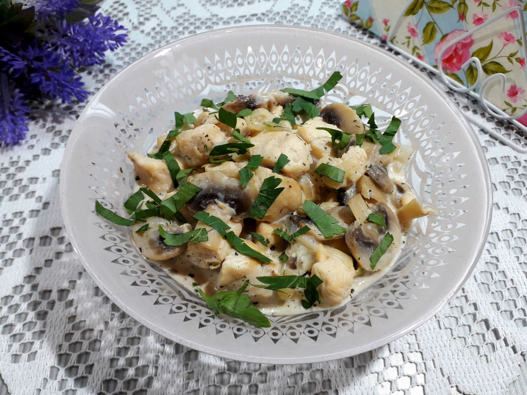 Куриное Филе с грибами в соусе