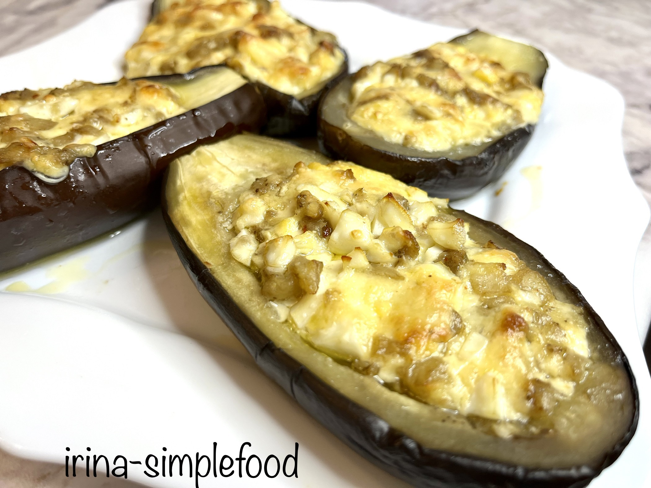 Баклажаны фаршированные яйцом и сыром