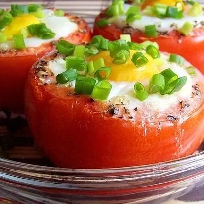 Яичница в помидорах к завтраку