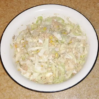 Салат с горбушей и капустой