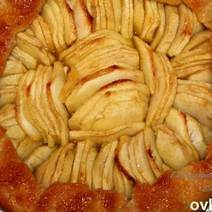 Яблочный пирог в деревенском стиле