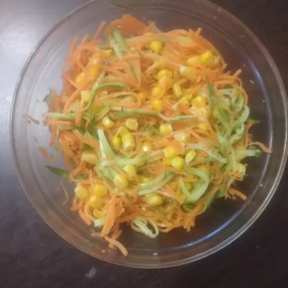Лёгкий салатик из корейской моркови с огурцом и кукурузой