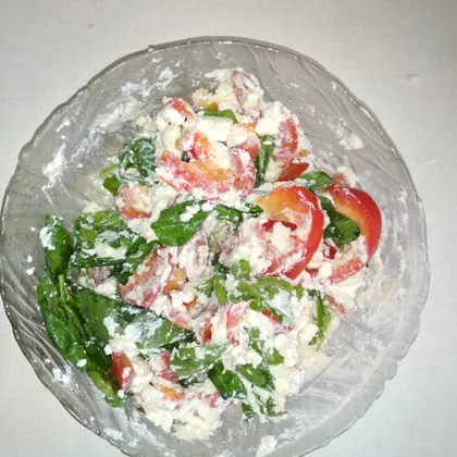 Быстрый салат со шпинатом и рикото