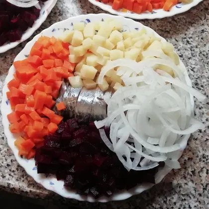 Тарелочка овощная с селедкой