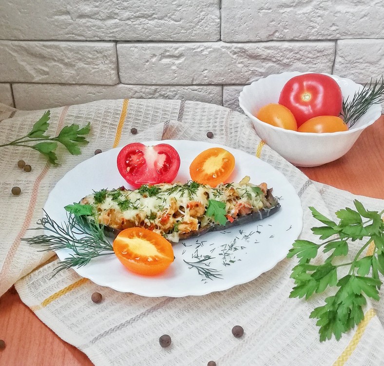 Запечённые баклажаны с курицей