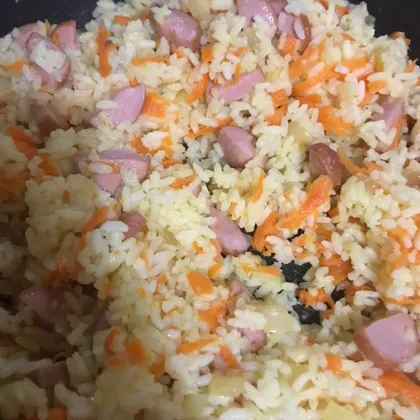 Рис с сосисками на ужин