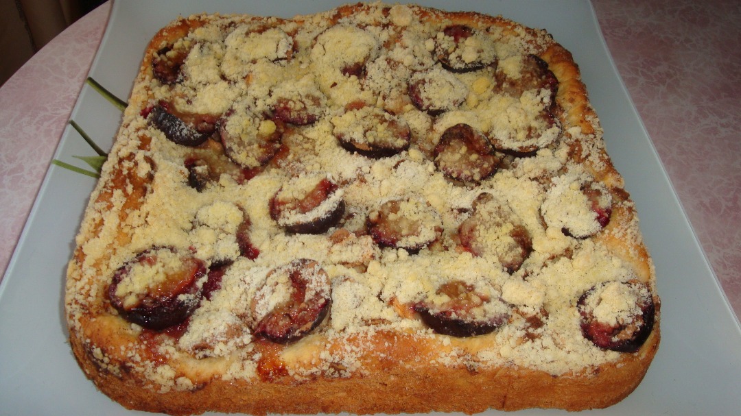Сливовый пирог (с крошкой)