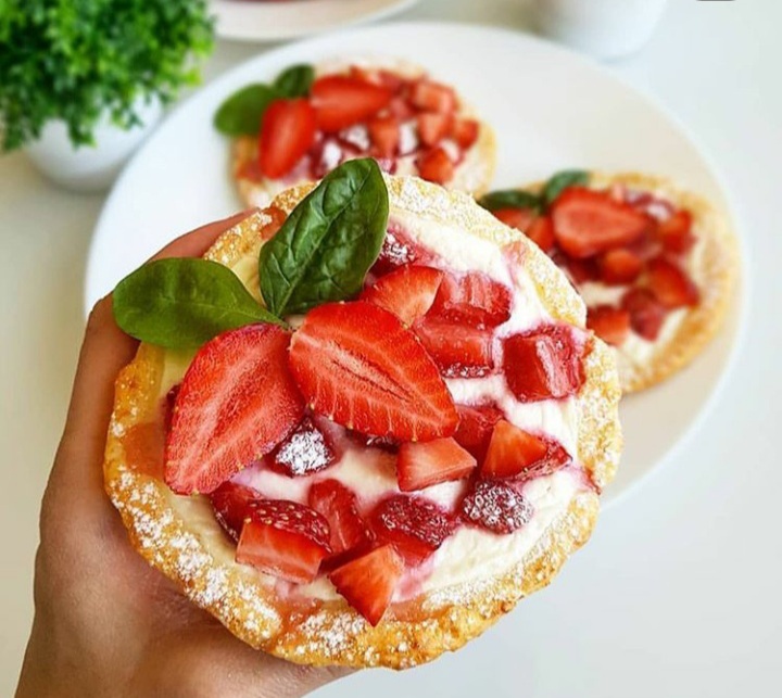 Мини-ватрушки с клубникой и творогом🍓