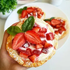 Мини-ватрушки с клубникой и творогом🍓