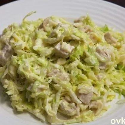 Салат из свежей капусты с курицей