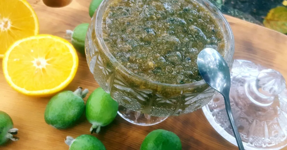 Рецепт фейхоа с медом и грецким. Варенье из фейхоа с апельсином. фейхоа с лимоном варенье. десерт из фейхоа. варенье из фейхоа фото.