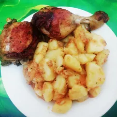 Картофель с жареной курицей