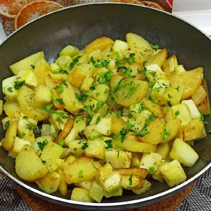 Жареные кабачки с картошкой
