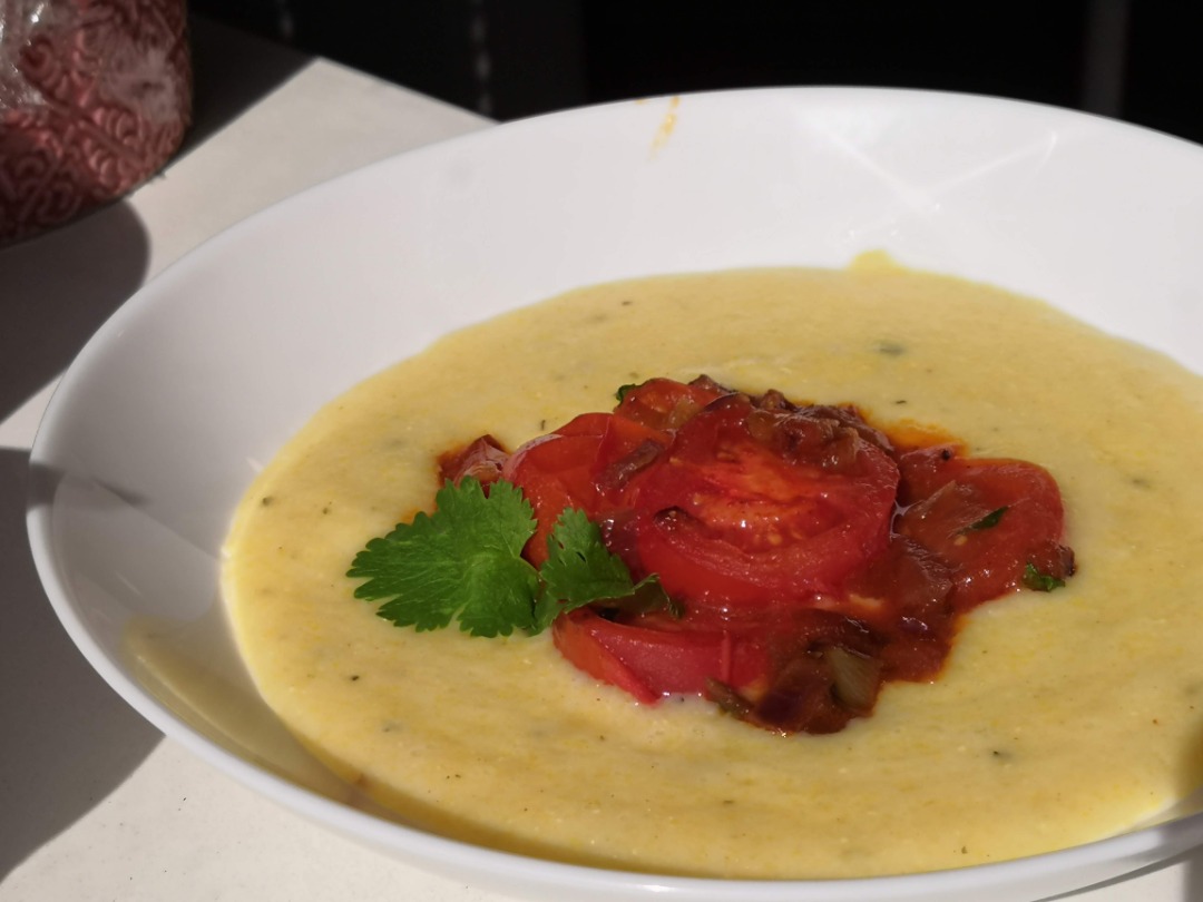 🌽Полента с 🍅 томатами и красным луком