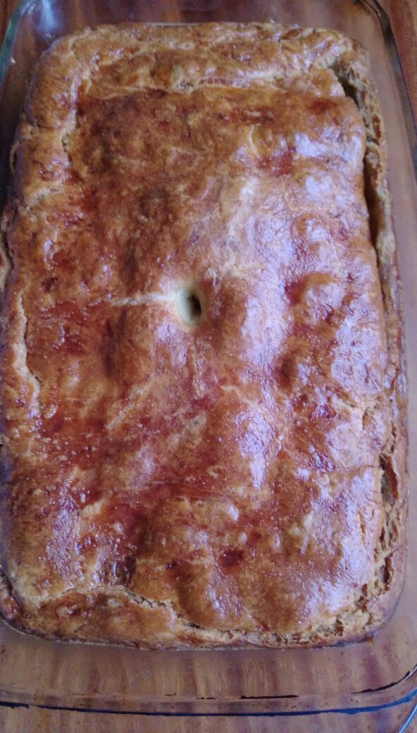 пирог с мясом из слоеного теста в духовке | Дзен