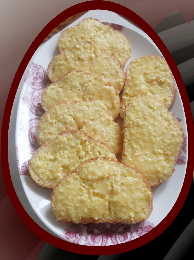 Бутерброды с творожно-сырно-чесночным маслом
