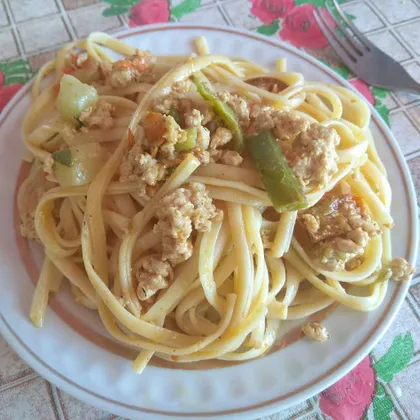 Спагетти с индейкой и овощами