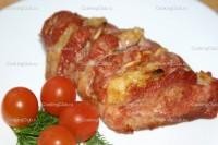 Свиная вырезка, запеченная с чесноком и сыром