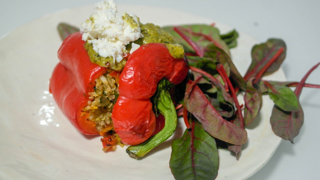 Перец,фаршированный киноа с овощами