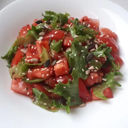 Легкий салат из помидоров