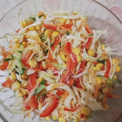 Овощной салат с кукурузой